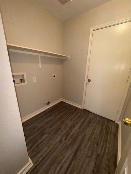 Building Photo - 5925 McKaskle Dr