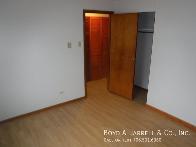 Building Photo - Immediate occupancy one bedroom
