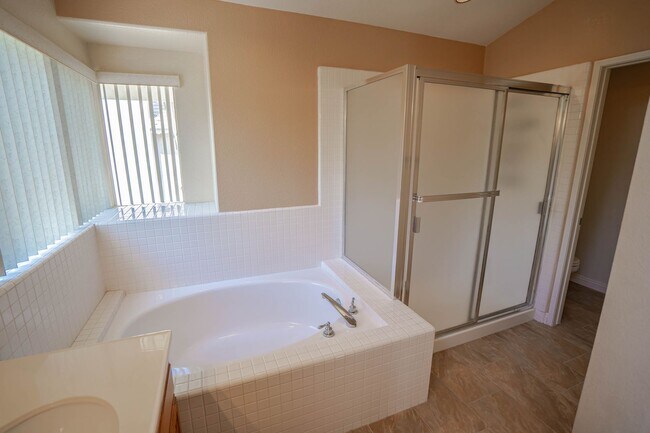 Building Photo - Stunning 5-Bedroom Home with Community Poo...