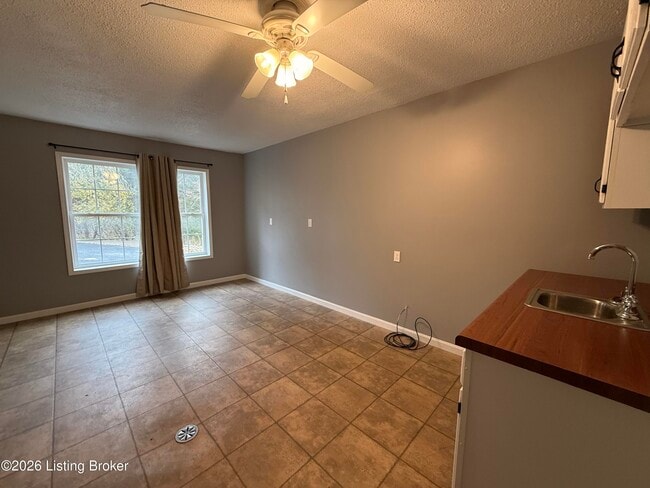 Building Photo - 2009 Sunbeam Rd