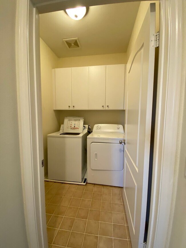 Building Photo - 254 Flyers Ln