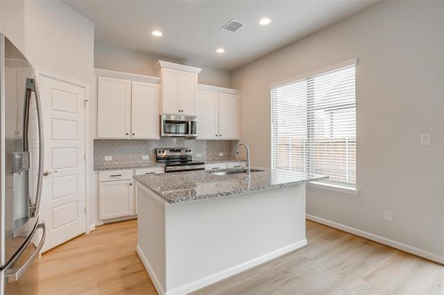 Building Photo - 6138 Lavanda Ave