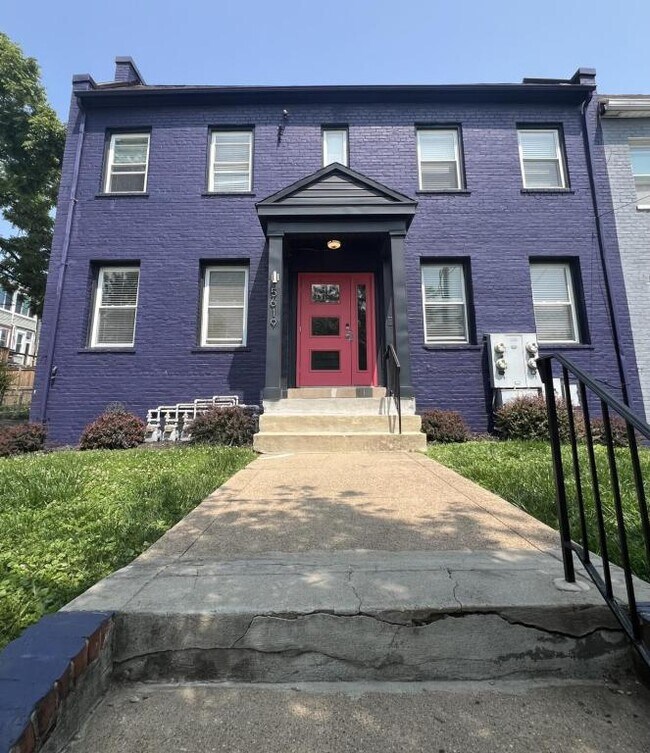Building Photo - 5619 1st Pl NW