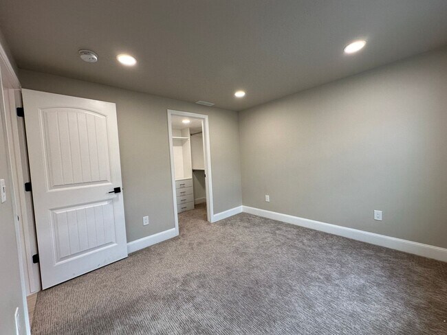 Building Photo - Single Family Home on Ranches Golf Course ...