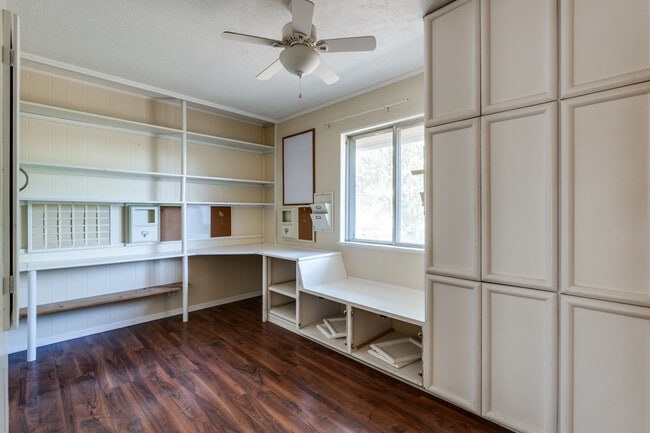 Building Photo - Hallmark