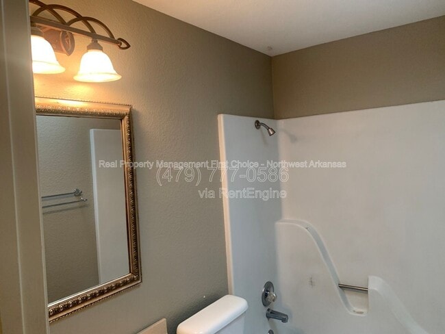 Building Photo - 1376 Oakland Ave