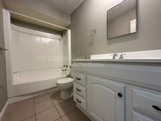 Building Photo - 403 Woodhenge Dr