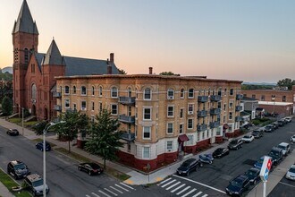 Building Photo - 173 Elm St