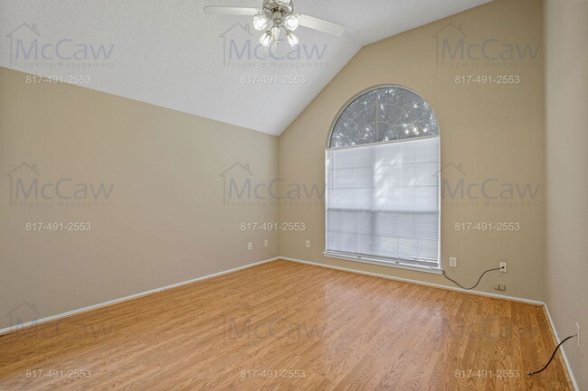Building Photo - 2119 Amherst Dr