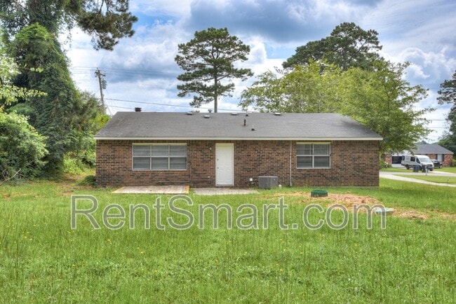 Building Photo - 4315 Parkwood Dr