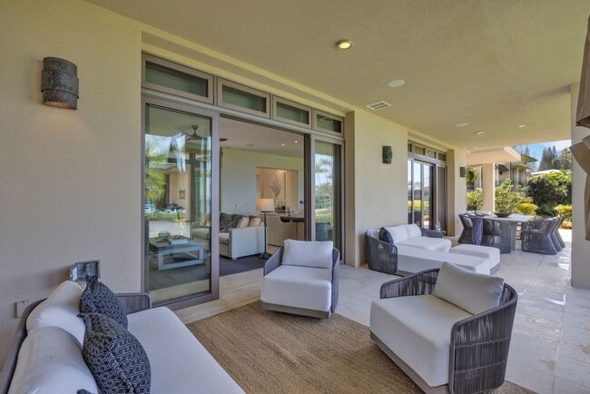 Building Photo - Luxury 3-Bed Condo at Coconut Grove. Ocean Views. Nov 1