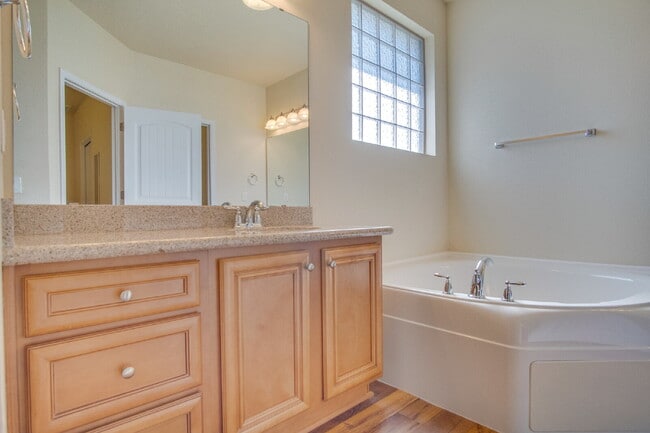 Building Photo - Hickory Hill Rental with Granite Counters,...