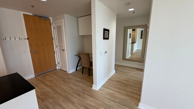 Building Photo - EPIC REA - Watermark-Fabulous Penthouse-Vi...