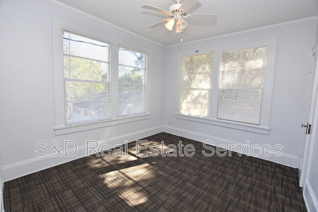 Building Photo - 211 E Park St
