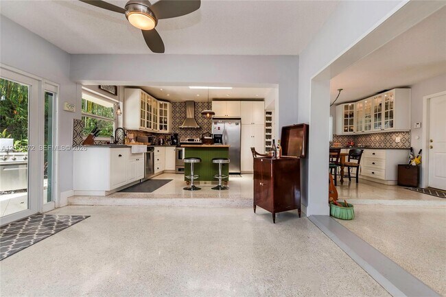 Building Photo - 9350 SW 48th St