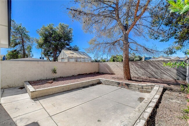 Building Photo - 4683 Calderwood St