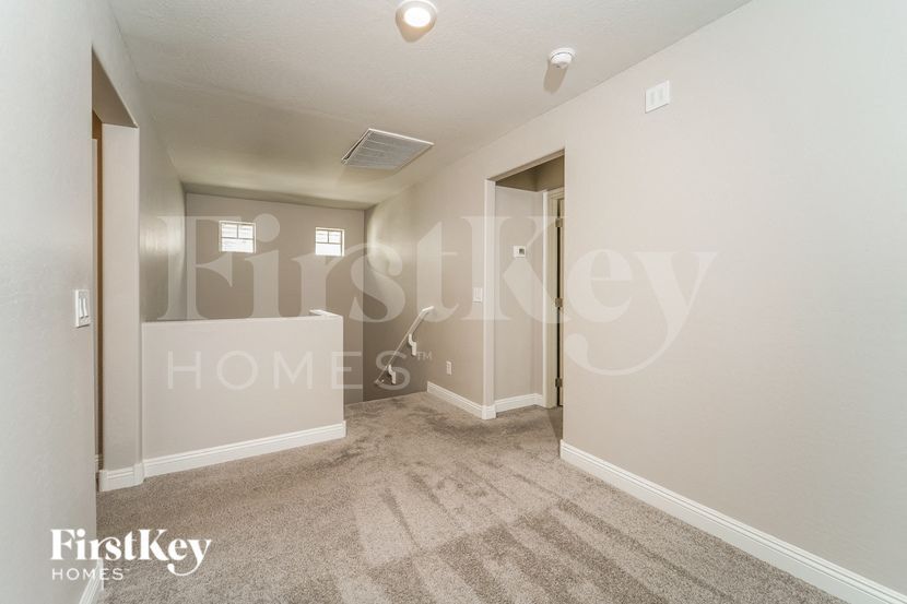 Building Photo - 251 N Sunrise