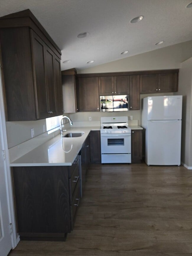 Building Photo - Single level, 3 Bedroom, 2 Bath House on c...
