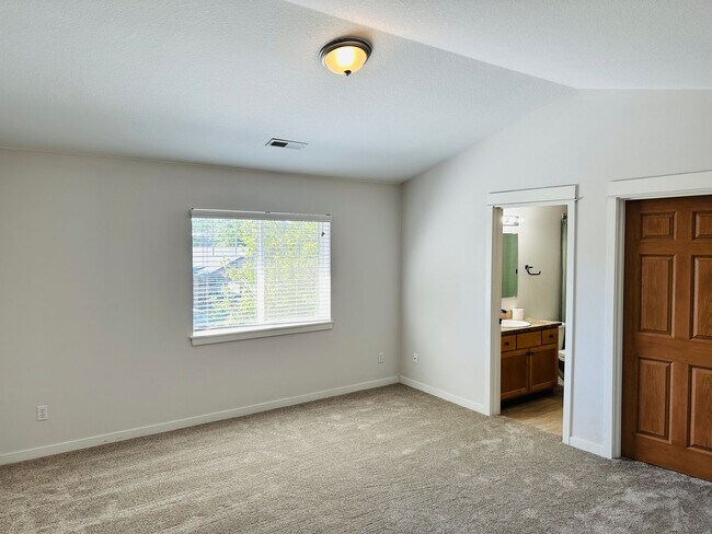 Building Photo - Charming Condo in Terrific Salmon Creek Location