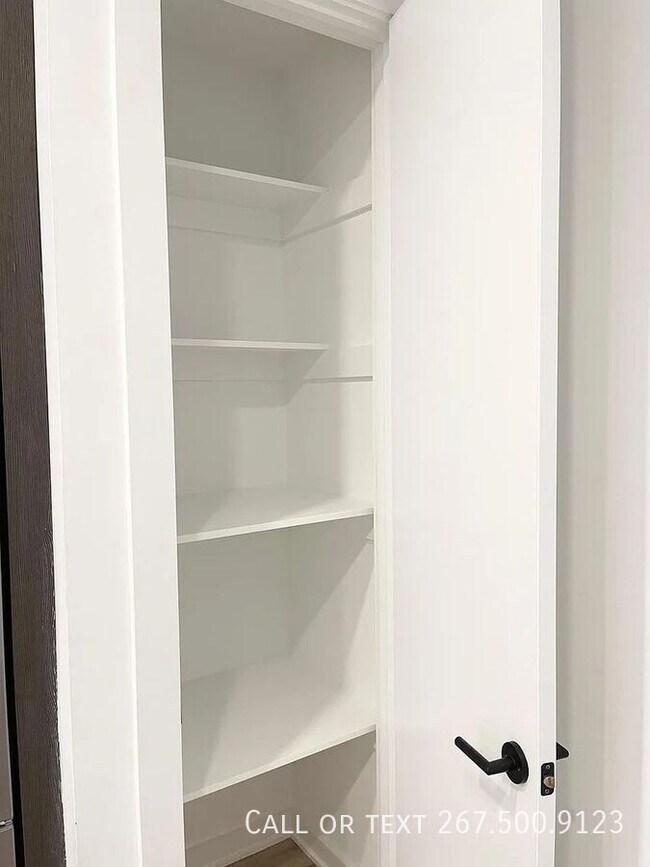 Building Photo - 1306 N Front St