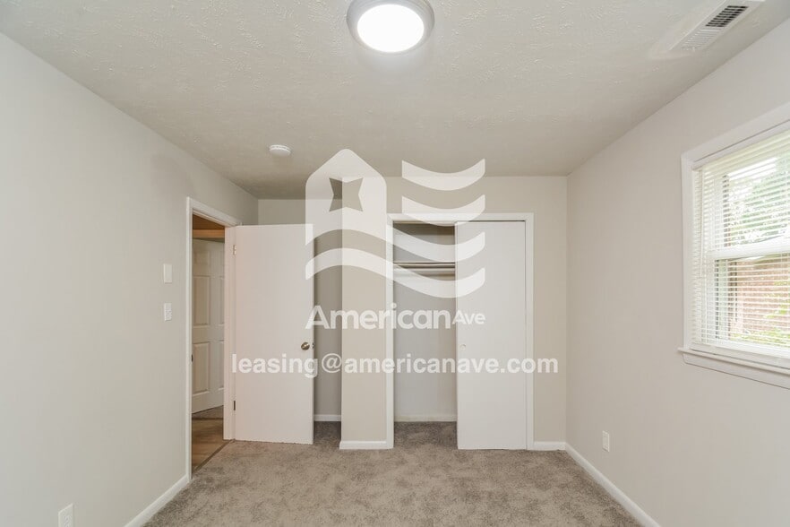 Building Photo - 936 Lark Ct