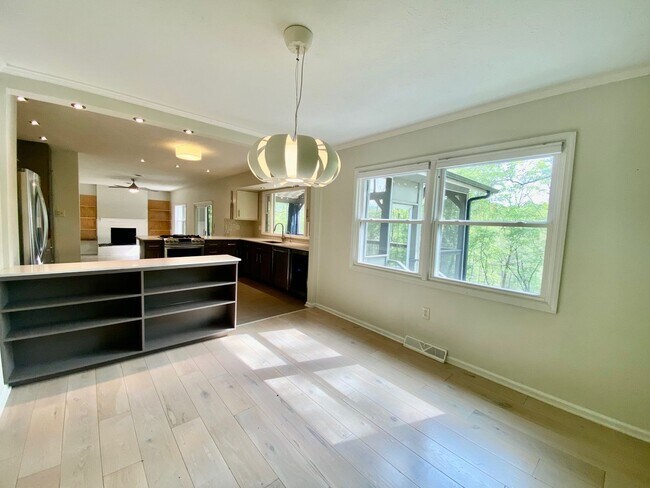 Building Photo - East AVL - Mid Century Modern Beauty in Bo...