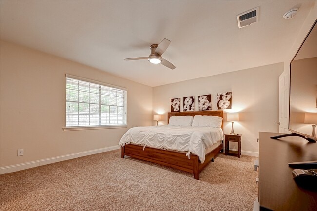 Building Photo - 3903 Hermitage Hollow Ln