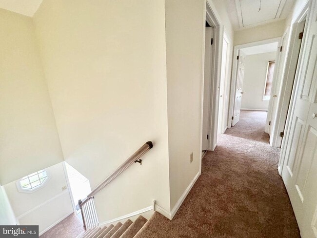 Building Photo - 501 Falcon Dr