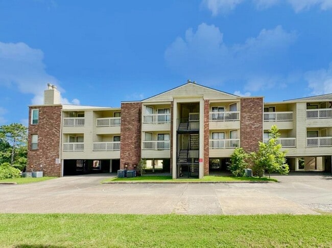 Building Photo - 2501 Gulf Fwy