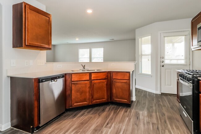 Building Photo - 5623 Latta Plantation Dr