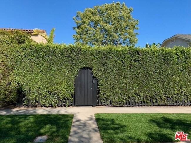 Primary Photo - 1244 S Sycamore Ave