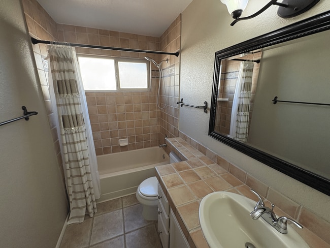 Building Photo - Eastside 3 bedroom 2 bath move in ready