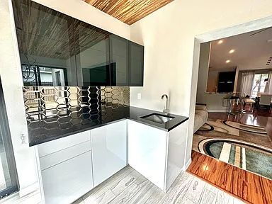 Building Photo - Luxury Updated Pool-Style Retreat on Quiet Cul-de-Sac