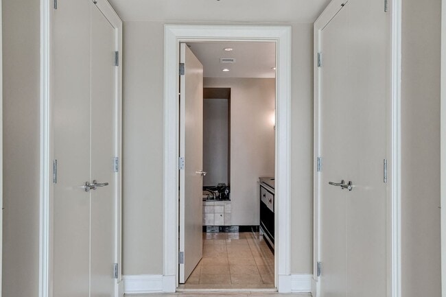 Building Photo - Sky Las Vegas-Strip/City/Red Rock Mtn Views from this Stunning 2Bd/2.5Ba Residence