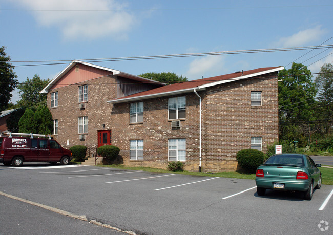 Building Photo - West End Apartments