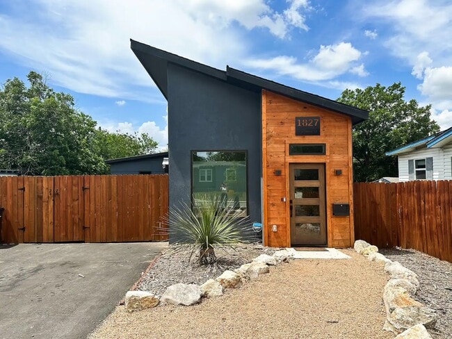 Exterior - 1827 Gorman