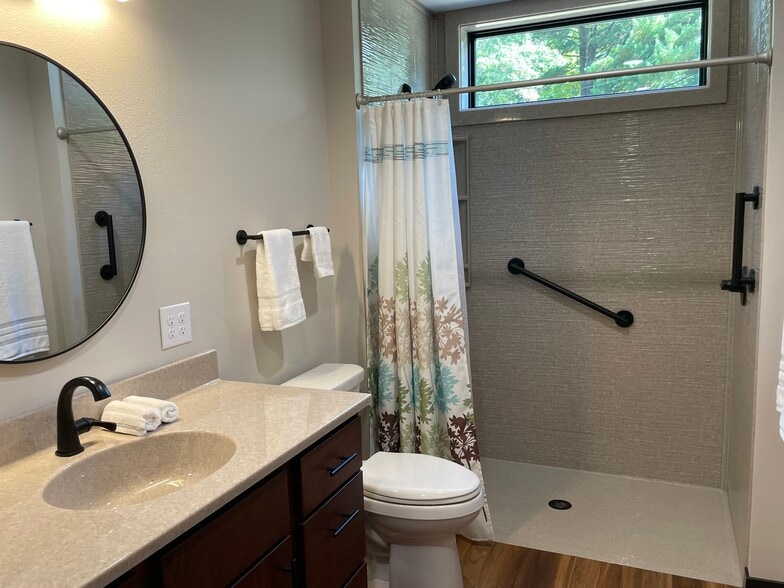 Walk in shower - 150860 Nightingale Ln