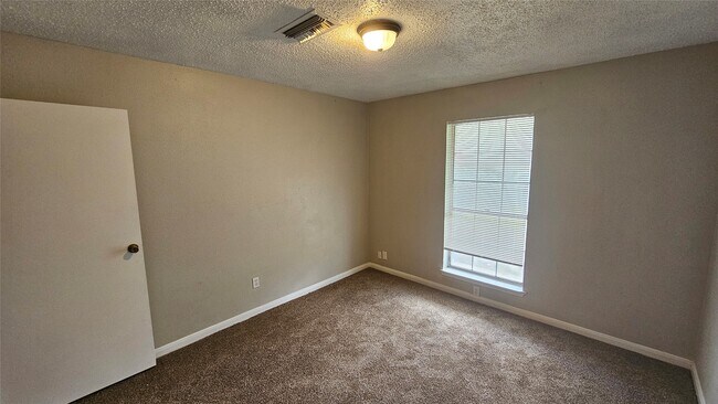 Building Photo - 23915 Spring Fork Dr