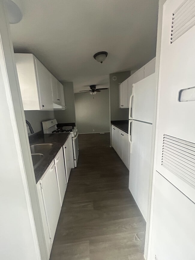 Building Photo - 3601 E Wyoming Ave