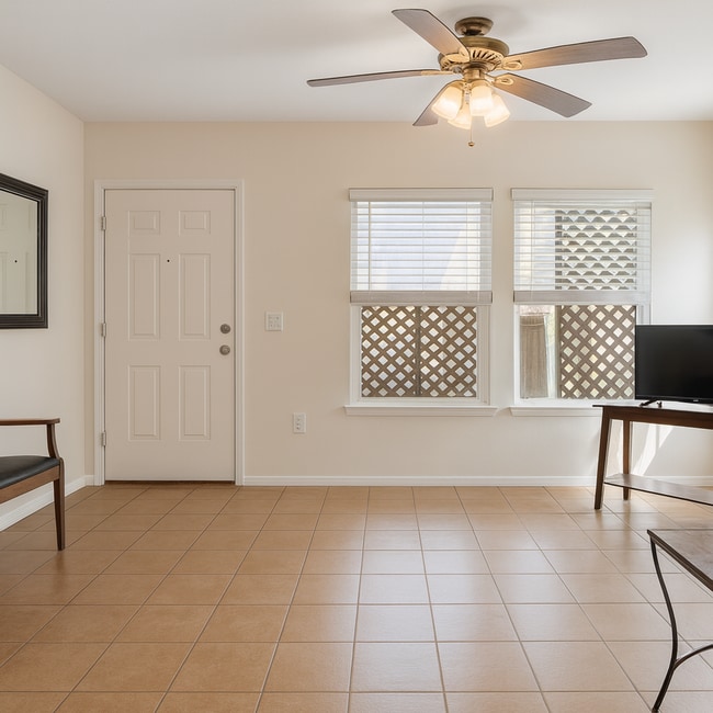 Building Photo - 1707 Chestnut Ave