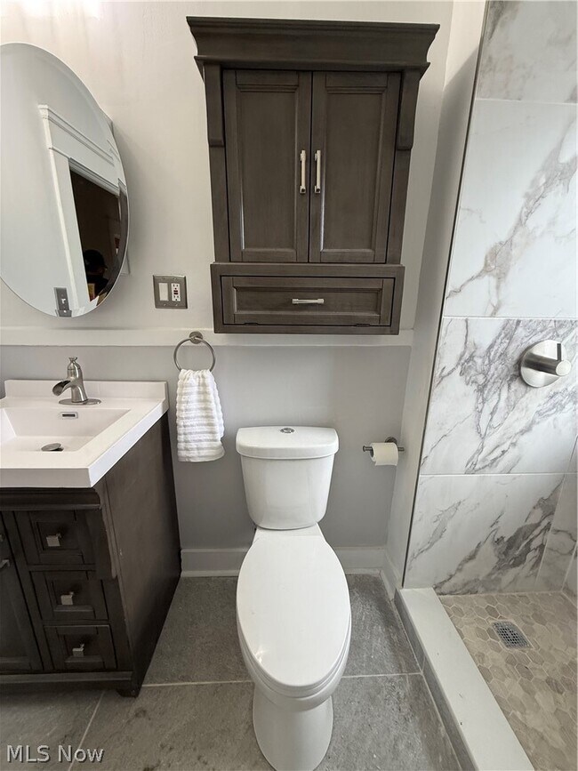 Building Photo - 14210 Kingsford Ave