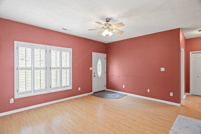 Building Photo - Great Wake Forest Location