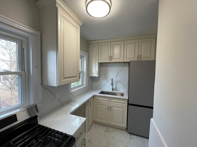 Building Photo - 1155 Saint Johns Ave