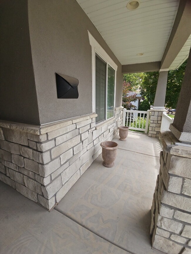 Building Photo - Charming East Provo Home with Scenic Views...
