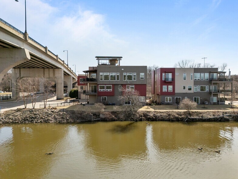 Building Photo - 1141 E Banta Ct