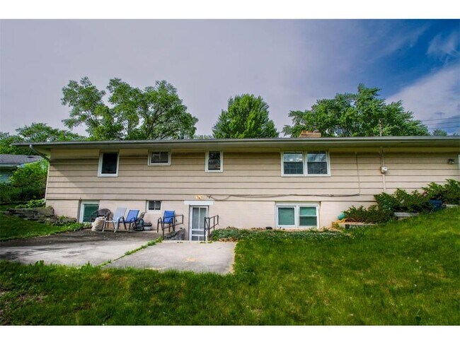 Building Photo - 8613 Zenith Rd