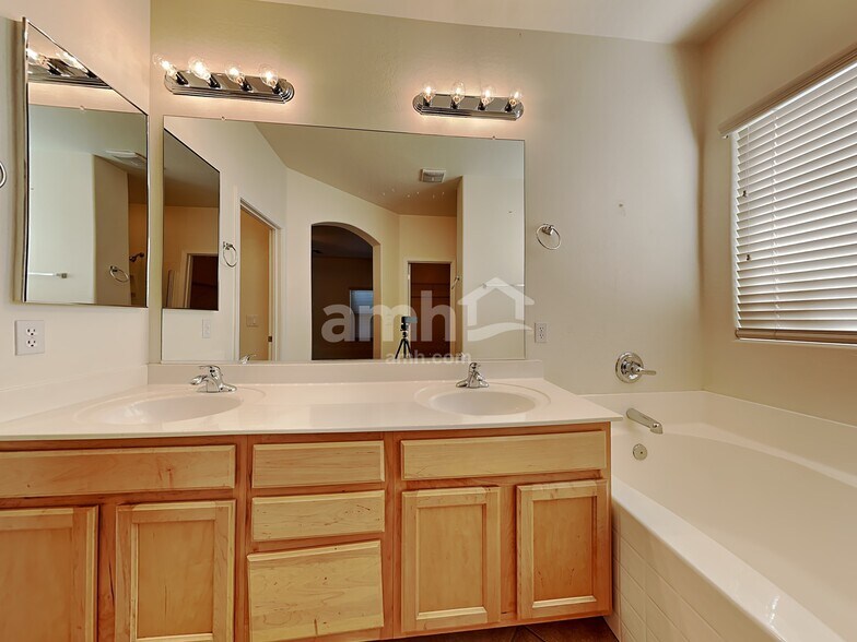 Building Photo - 3240 W Hayden Peak Dr