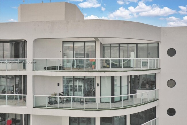 Building Photo - 4000 Island Blvd