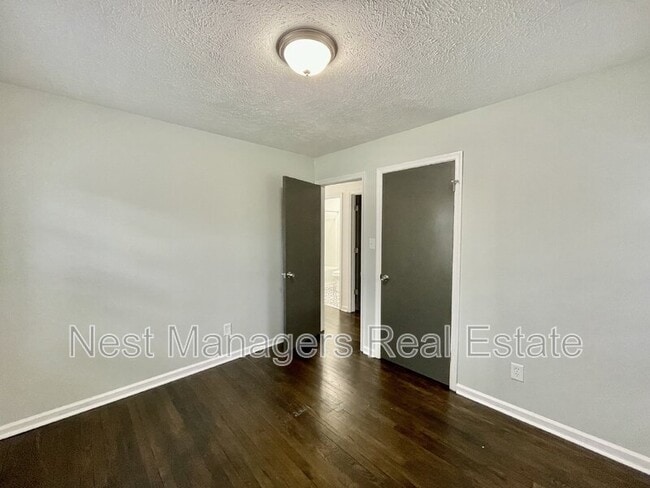 Building Photo - 2816 E Cramer Dr