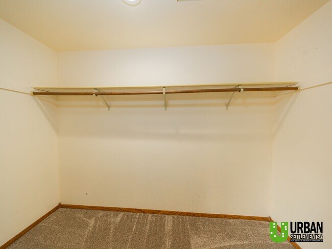 Building Photo - 8421 E Columbia Dr